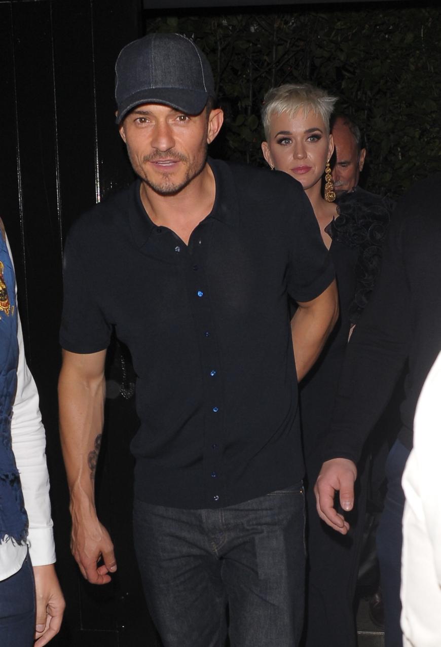Katy Perry und Orlando Bloom: „Wir lassen uns einen respektvollen und liebevollen Raum in dieser Zeit.“ Hä? Ihre On-Off-Liebe beendeten die beiden Promis mit einem kryptischen Posting.