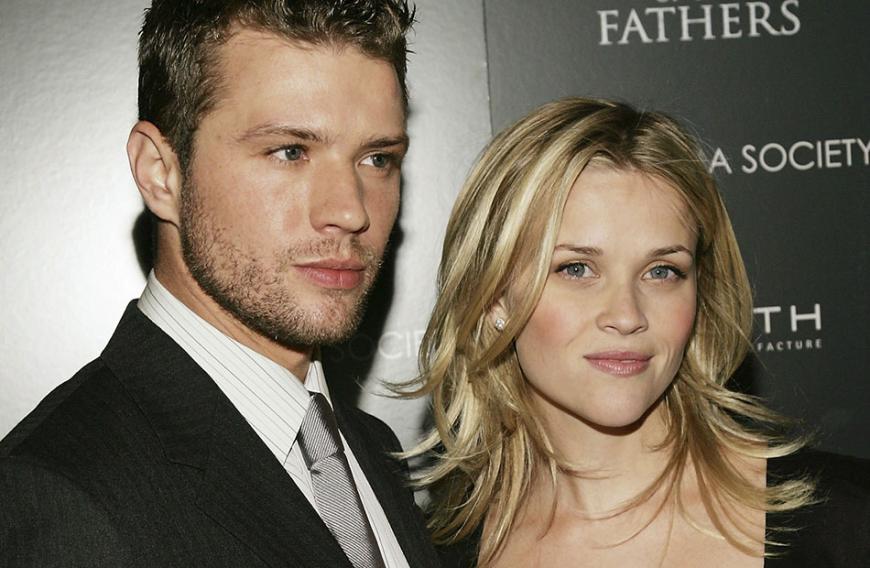 Reese Witherspoon verliebte sich Hals über Kopf in Ryan Phillippe. Doch Schauspielerin Abbie Cornish funkte dazwischen. Bei Dreharbeiten lernten sie und Ryan sich 2006 kennen und lieben. Im selben Jahr reichte die arme Reese die Scheidung ein.