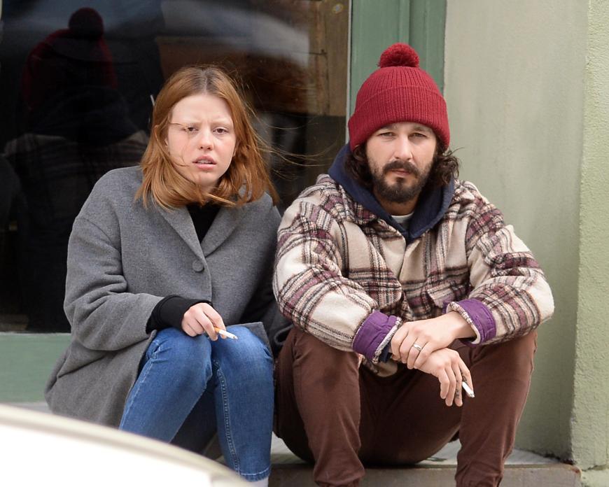 Nur zwei Jahre waren Shia LaBeouf und Mia Goth verheiratet. Jetzt gehen die beiden getrennte Wege. Ob der Trennungsgrund wohl an einer Frau liegt?