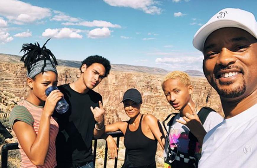 Seine Frau Jada und seine drei Kinder Trey, Willow und Jaden sowie unzählige Freunde beobachteten seinen waghalsigen Sprung. Fans konnten das Spektakel live auf Wills Youtube-Kanal verfolgen.