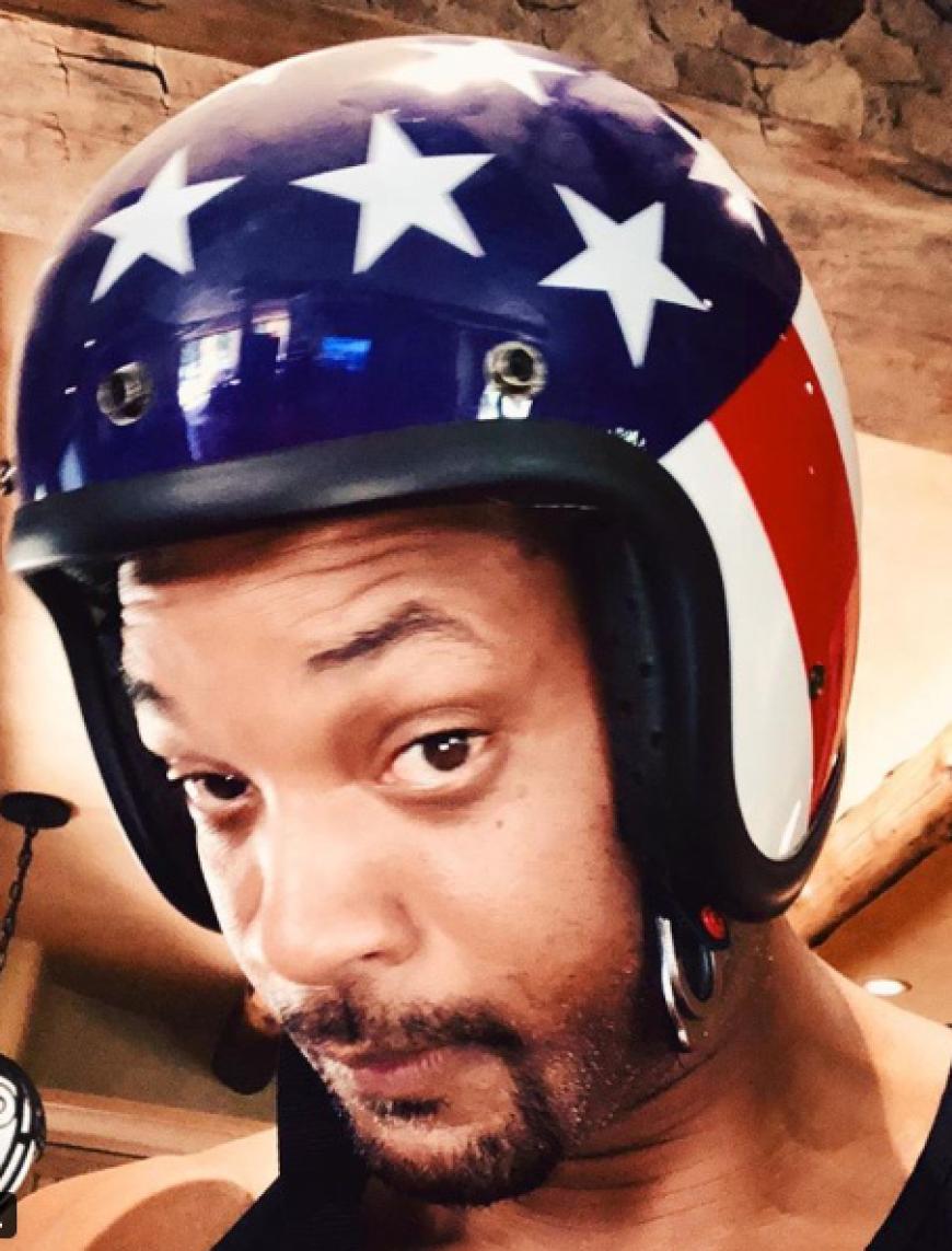 Diesen schönen Schnappschuss teilte der Schauspieler auf Instagram vor seinem Sprung. Safety first!