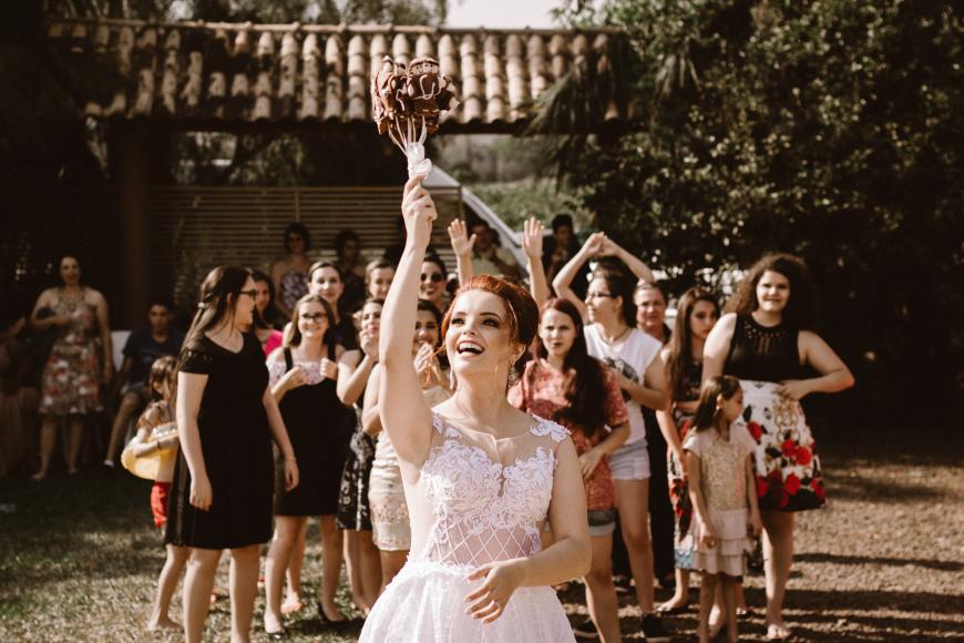 Trauzeugin? So findest du das perfekte Kleid für die Hochzeit