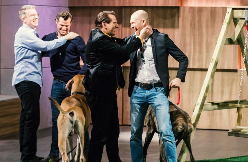 Doch Frank Thelen und Ralf Dümmel machten den Deal-Abschluss einfach hinterm Rücken ihrer Kollegen. Daraufhin knallte es in der Höhle so richtig!