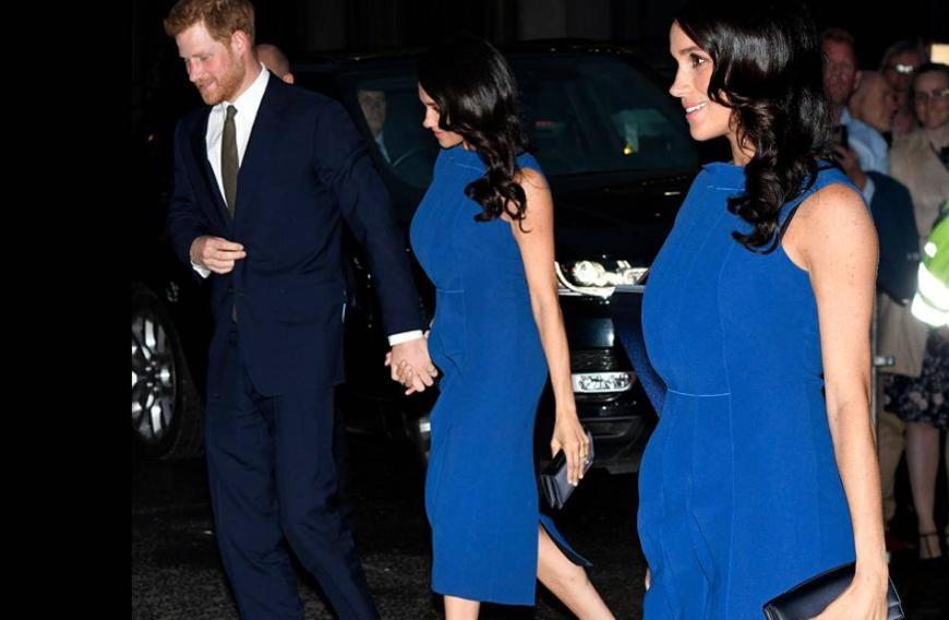 Dieses Kleid heizte die Spekulationen an. Versteckt sich unter dem blauen Designerdress etwa ein Babybauch?