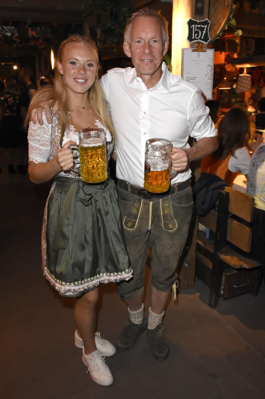 Johannes B. Kerner besucht die Wiesn mit seiner Tochter Emily Blomma.