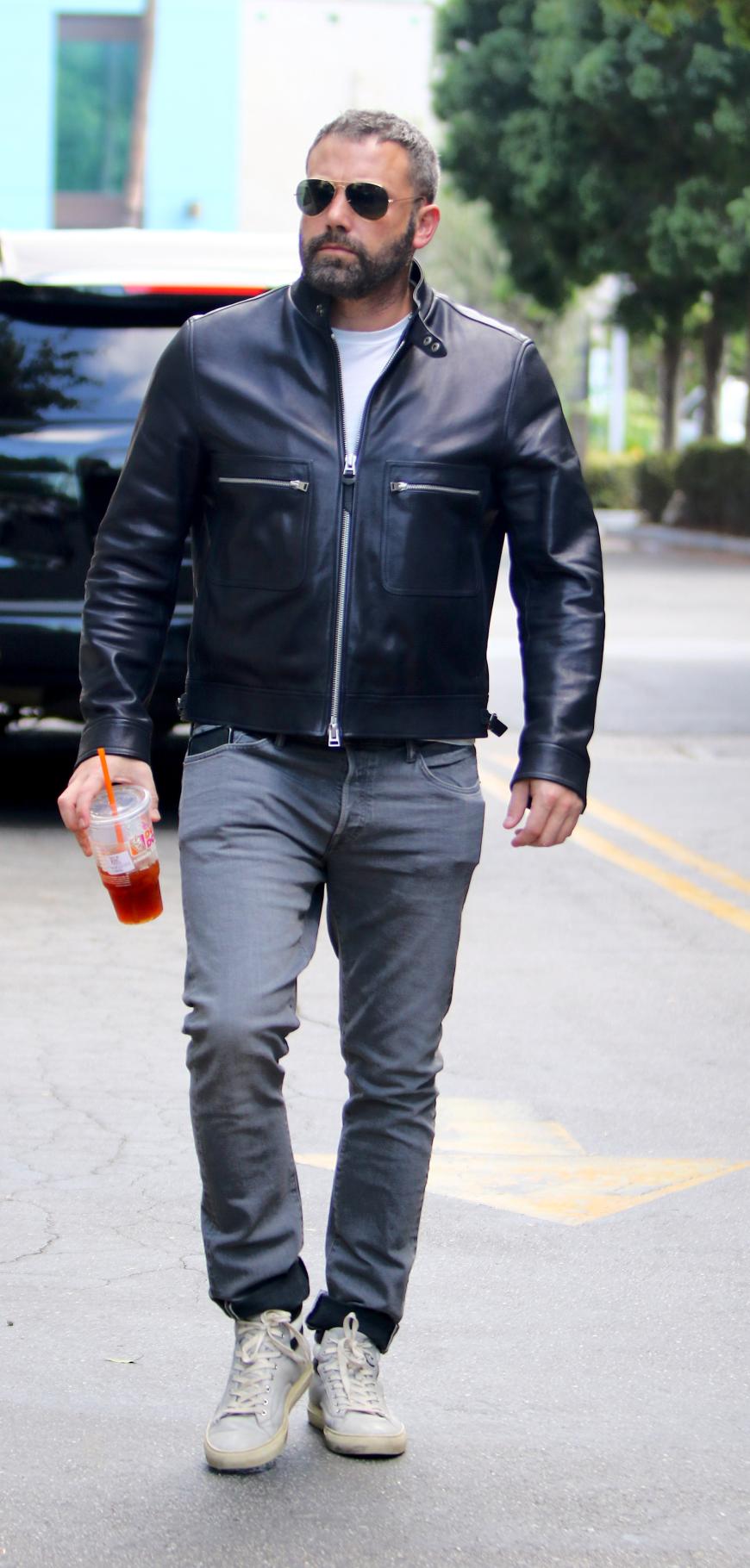 Erste Bilder zeigen, dass sich Ben Affleck offenbar auf dem Weg der Besserung befindet.