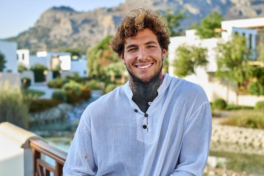 Jan Sokolowsky kennt sich mit Flirten unter der Sonne schon bestens aus. Der „Love Island“-Sieger Jan geht nach seiner Liebes-Pleite mit Elena Miras nun wieder auf Partnersuche.