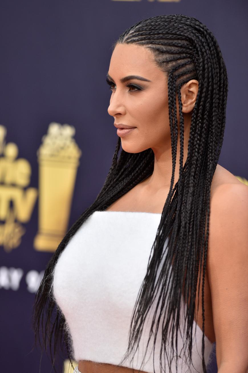 Hat es sich Kim Kardashian nun endgültig mit ihren Schwestern verscherzt? Was sie über Kourtney und Khloé sagt, ist nämlich ganz schön fies.