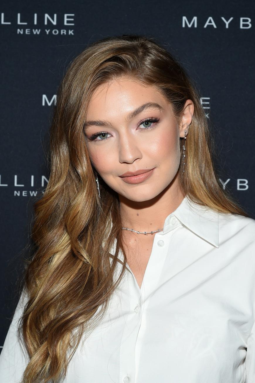 Topmodel Gigi Hadid verdankt ihre Traum-Haare unter anderem auch Color-Experte Dimitris Dimitrakoudis, der tolle Tipps für gesundes Haar kennt.
