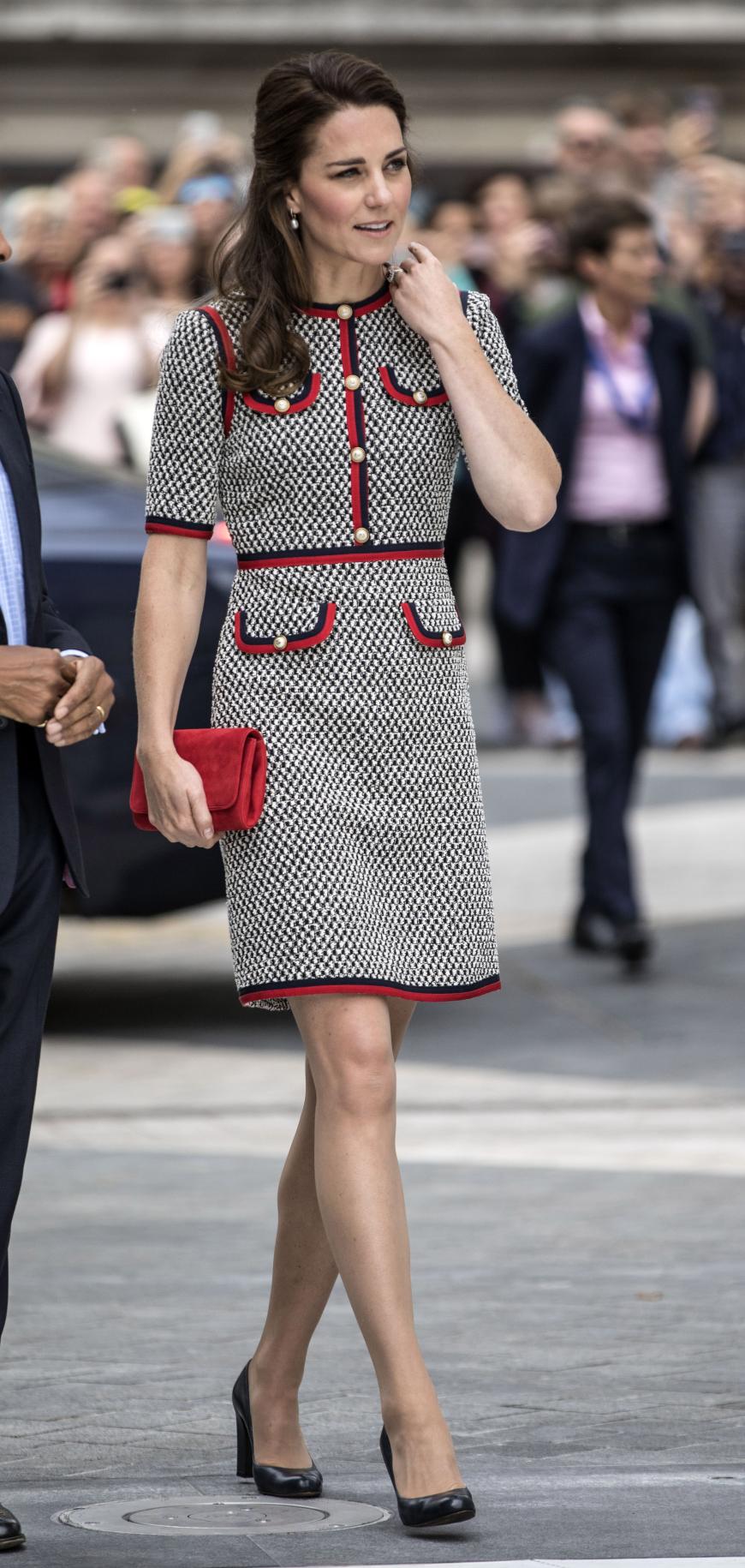 Kates erster Gucci-Moment: Als sie dem Victoria and Albert Museum einen Besuch abstattete, sah man die Herzogin zum allerersten Mal in einem Outfit des italienischen Modehauses. Eine sehr gute Wahl!