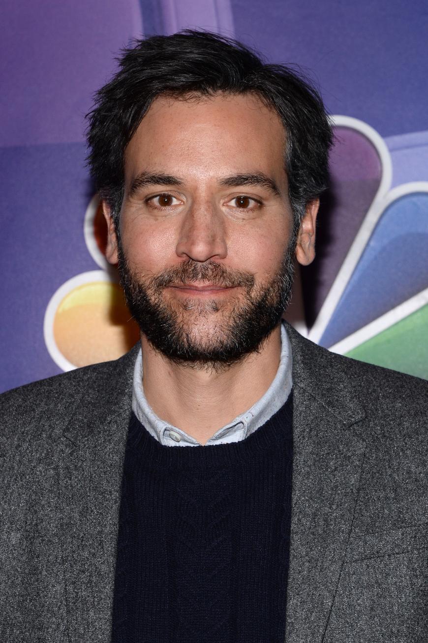 Neun Jahre spielt Josh Radnor in „How I Met Your Mother“ den liebenswürdigen Architekten „Ted Mosby“ auf der Suche nach der großen Liebe.