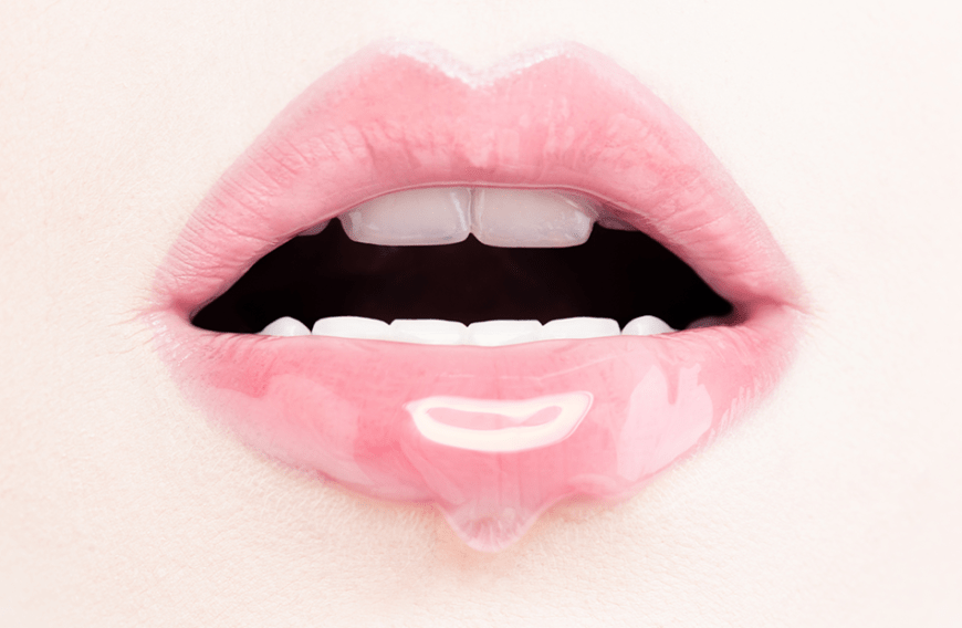 Mit Lip-Plumpern bekommst im Handumdrehen vollere, prallere Lippen.
