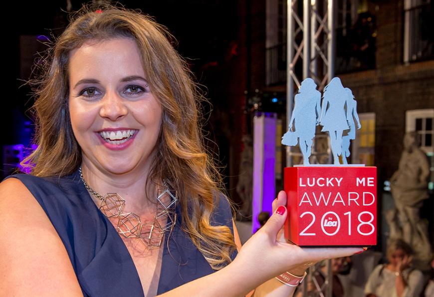 Lucky you! Bettina Schulten wurde zwar nicht Curvy Model, wurde dafür aber mit dem Lucky Me Award der Zeitschrift LEA gekürt