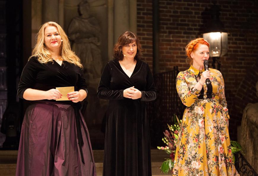 Starkes Trio: Designerin Anna Scholz, Ulla Popken-Geschäftsführerin Barbara Arnold-Reinschmidt und Moderatorin Enie van de Meiklokjes