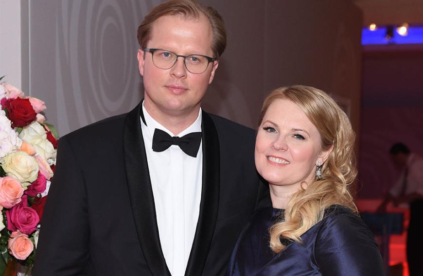 In schweren Zeiten kann die Zweifach-Mama auf ihren Ehemann Denis bauen.