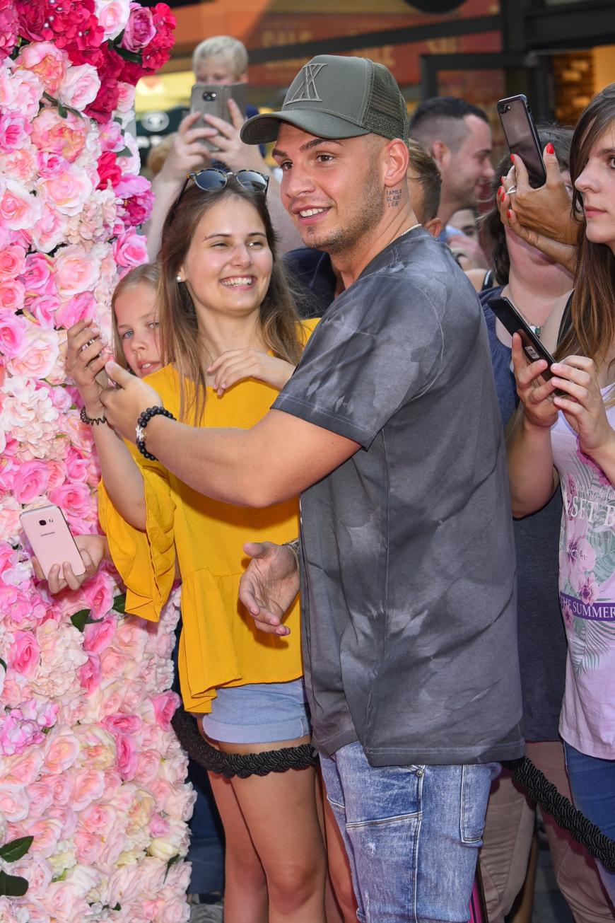 Die Mädels schwärmen für Pietro Lombardi. Doch er ist seit Jahren Single. „Ich finde einfach kein Girl“, beklagte er kürzlich.