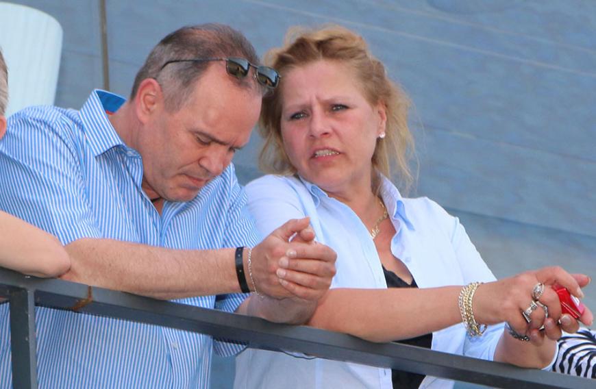 Silvia Wollny hat ein großes Problem: sie kann einfach nicht aufhören zu rauchen! Auch Partner Harald ist keine große Hilfe, da er selbst regelmäßig zur Zigarette greift.