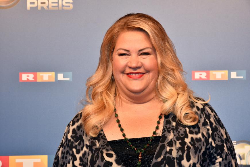 Ilka Bessin im Glück. Die ehemalige Komikerin wird bald vor den Traualtar treten.