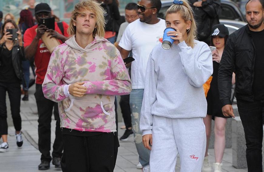 Auffällig ist: Hailey Baldwin setzt seit Monaten auf lockere Kleidung - auch in der Öffentlichkeit.
