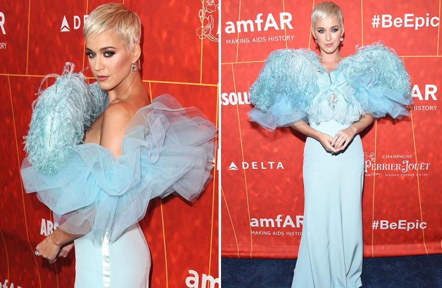 Popsternchen Katy Perry zog in ihrem eisblauen Feder-Kleid von Alexis Mabille alle Blicke auf sich.