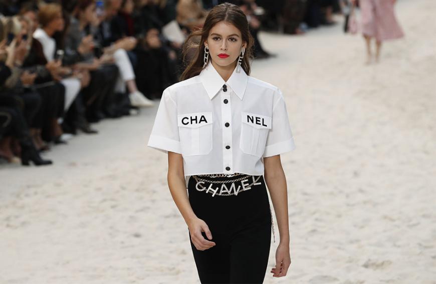 Chanel, Prada, Calvin Klein: Dank Mama Cindys Kontakten läuft es super für die 17-jährige Kaia.