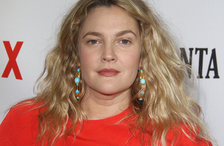 Drew Barrymore: Die Alkoholsucht zerstört ihre Familie. "Alle haben Angst, dass Drew wieder richtig abstürzt", verrät ein Insider. Die Schauspielerin soll nach sechs Jahren wieder rückfällig geworden sein.