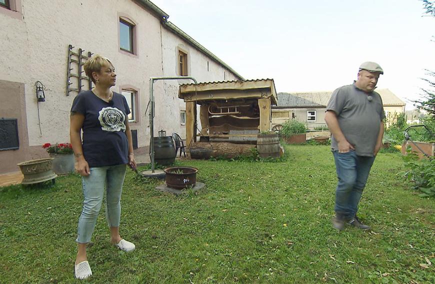 Kathrin verkündet Guy, dass sie abreist. Eine Entscheidung, mit der der Luxemburger nicht gerechnet hat. Er reagiert emotional und bittet die Erzieherin zu bleiben.