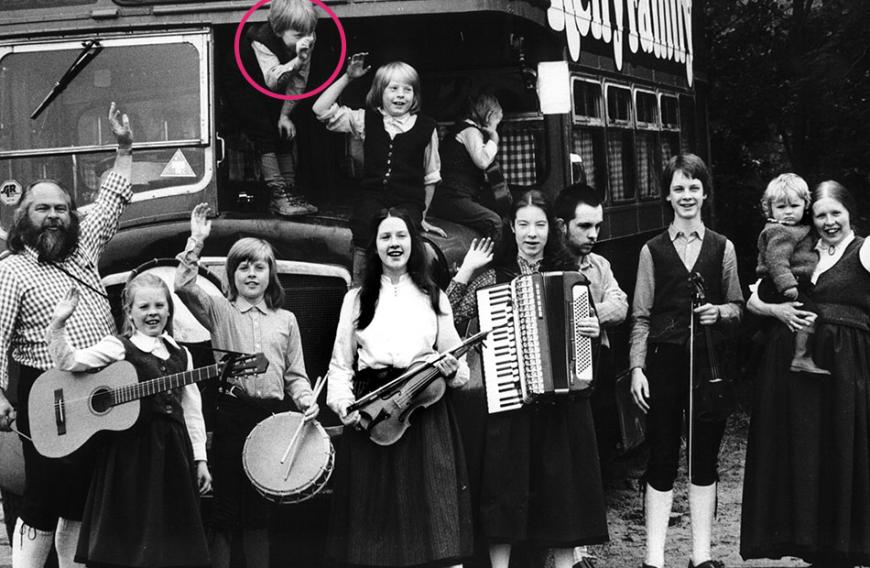 Jimmy war bei der Kelly Family ein Allrounder. Er spielte nicht nur Schlagzeug und Bass, sondern auch Gitarre und Akkordeon.