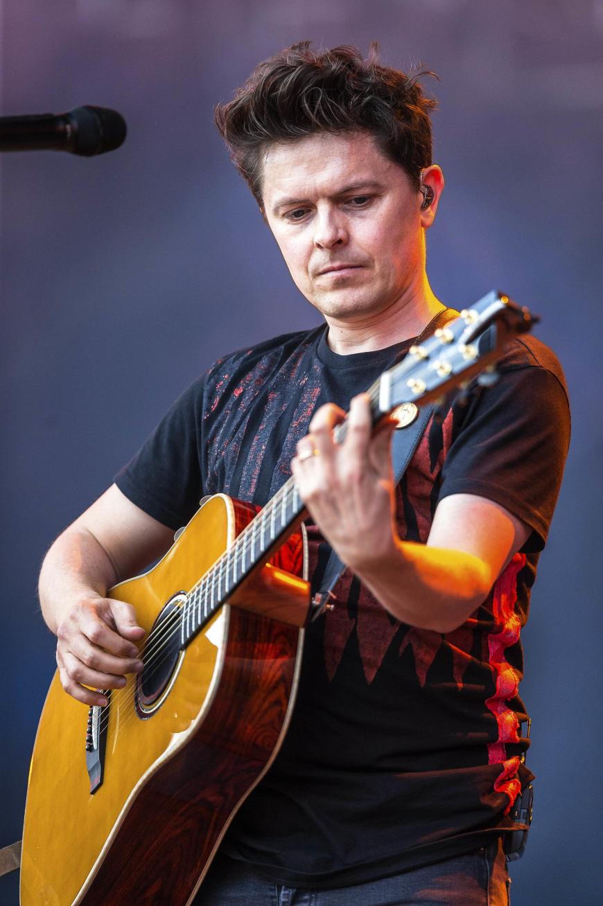 Von 2004 bis 2010 lebte Michael Patrick dann im Kloster. 2017 machte er mit seinem Album