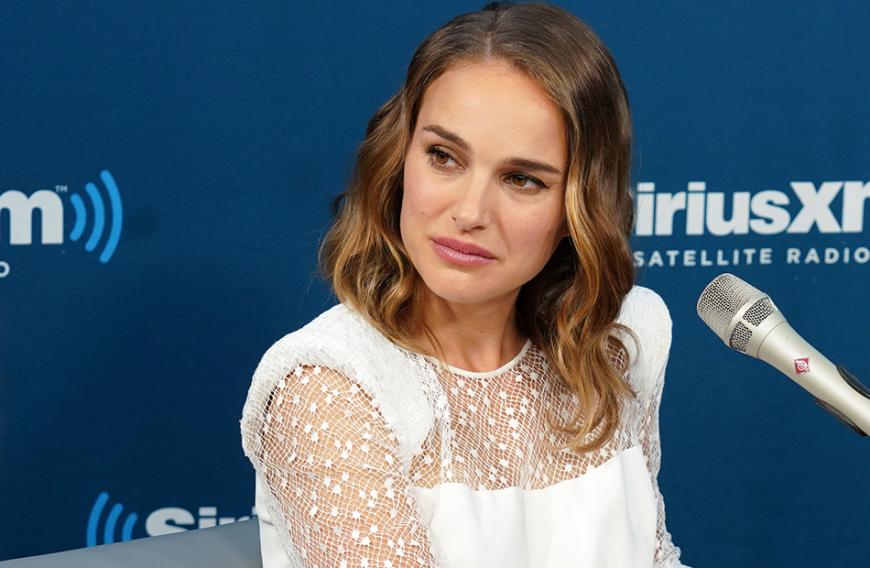 Natalie Portman ekelt sich vor anderen Menschen! Zumindest indirekt - denn sie hat große Angst vor Bakterien. Deshalb hat sie stets Desinfektionsmittel in der Tasche und weigert sich sogar, anderen die Hände zu schütteln. Oh je ...