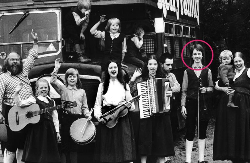 Auch für ihn war die Musik-Branche nichts: Paul Kelly. In den Anfängen der Kelly Family stand er mit der Geige auf der Bühne, seine wahre Berufung fand er in den 80ern aber im Essen. Er startete in Paris eine Ausbildung als Koch. Aktuelle Bilder gibt es von ihm nicht. Das Foto entstand 1979.