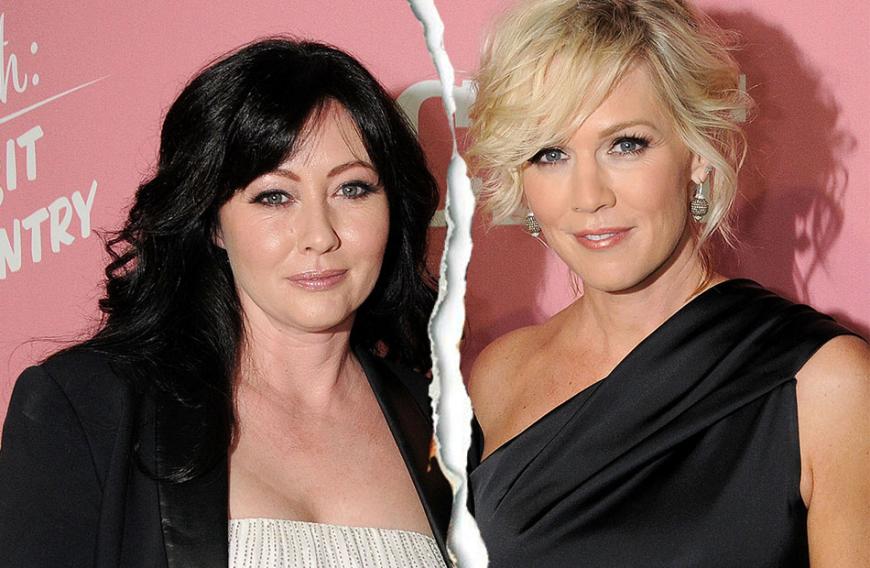 Shannen Doherty (l.) und Jennie Garth (r.) hatten nicht nur vor der Kamera Zoff. Während der Dreharbeiten zu der Erfolgsserie