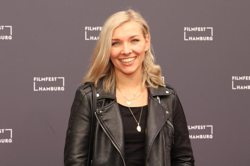 GZSZ-Aus für Annabella Zetsch! Ihre Rolle Brenda machte Luis Ahrends, gespielt von Maximilian Braun, das Leben zur Hölle. Luis wollte sich sogar das Leben nehmen, um aus dem Mobbing-Albtraum rauszukommen. Brenda wurde bei