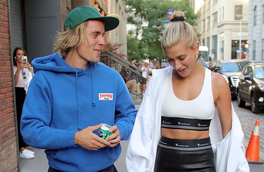 Das ist meiner! Justin scheint selbst überrascht zu sein, wie heftig Hailey neuerdings rangeht.