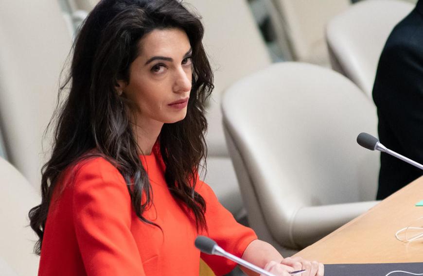 Man sieht es ihr deutlich an: Amal ist nicht glücklich. Ein Insider behauptet, sie habe genug von George Clooney.