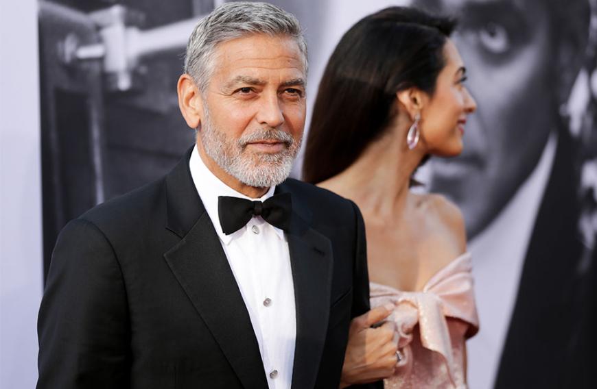 Schauspieler George Clooney scheint mit seinen einjährigen Zwillingen überfordert zu sein. Während Ehefrau Amal ihre Karriere weiter nach vorne treibt, sieht George nur eine einzige Lösung: Nannys müssen her!