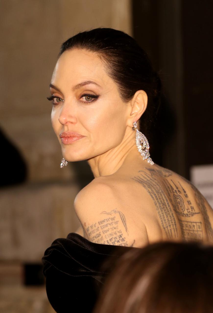 Angelina Jolie soll unter der Trennung von Brad Pitt leiden: