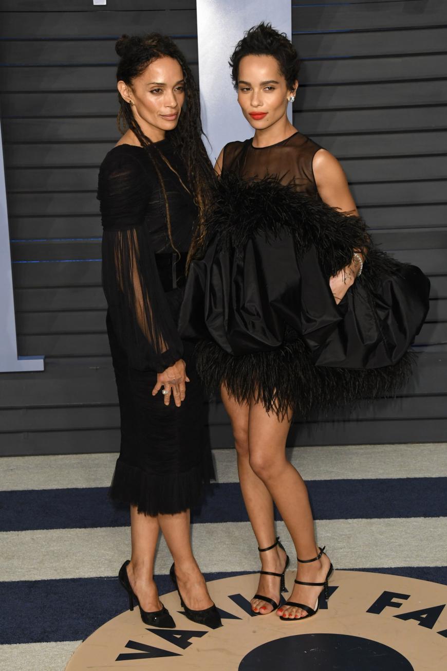 Die hohen Wangenknochen, der sinnliche Mund und der intensive Blick – Zoë Kravitz ist ihrer Mutter Lisa Bonet wie aus dem Gesicht geschnitten.
