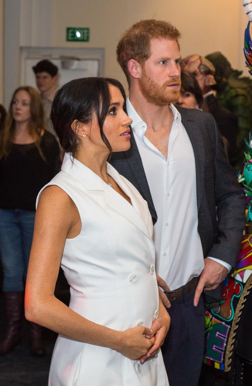 Prinz Harry und Herzogin Meghan besuchten ein Event zu Ehren der Kunst-Szene in Wellington. Immer wieder streichelte der Ex-
