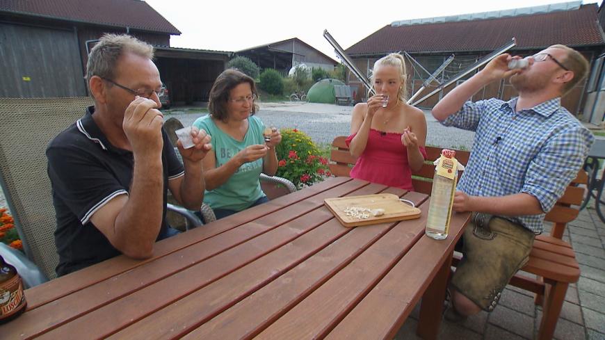 Die junge Dortmunderin lernte gleich in der Hofwoche die Eltern von Matthias kennen.