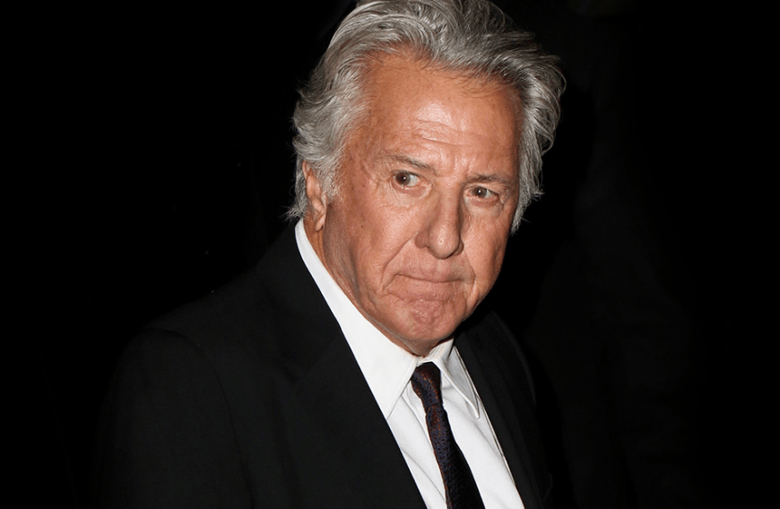 Am 6. März 1970 war Dustin Hoffman zuhause in seinem Apartment in Manhattan, als das Nebenhaus explodierte. Die Druckwelle riss ein riesiges Loch in die Wohnzimmerwand des Hollywoodstars. Es stellte sich heraus, dass eine radikale Untergrundorganisation im Gebäude nebenan eine Bombe gebaut hatte, die versehentlich hochging. Dabei wurden drei der Bombenbauer getötet.