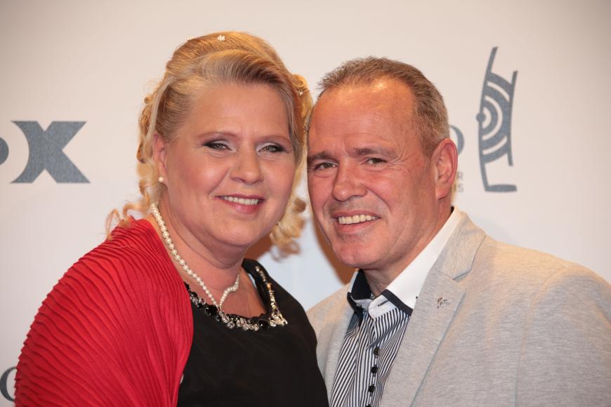 Awww! Endlich gute Nachrichten im Hause Wollny. Silvia Wollny und Harald Elsenbast sind nämlich nach vier Jahren Beziehung verlobt.