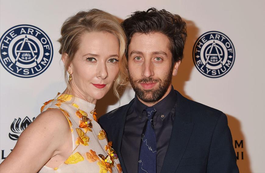 Simon Helberg und seine Frau Jocelyn Towne sind seit 2007 verheiratet und Eltern von zwei Kindern. In dem Film