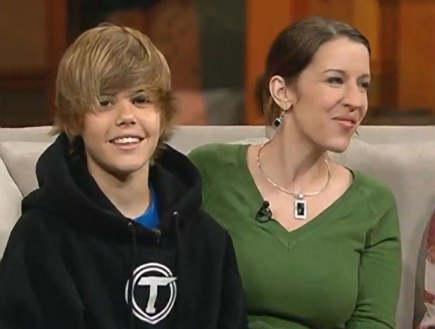 Justin Bieber wuchs in ärmlichen Verhältnissen bei seiner Mutter Pattie auf.