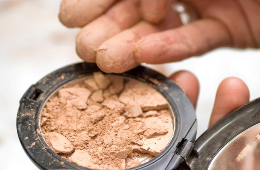 Nur 10 Minuten reichen aus, um das Lieblings-Make-up wieder in den ursprünglichen Zustand zu versetzen. 