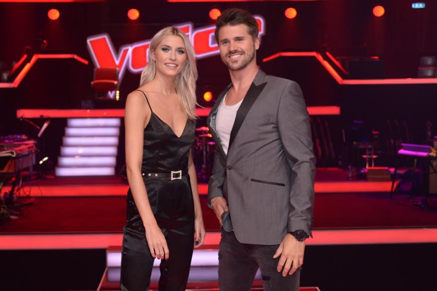 Mittlerweile ist das Model vermehrt als Moderatorin im TV zu sehen. Derzeit steht sie mit Thore Schölermann für „The Voice of Germany“ vor der Kamera.