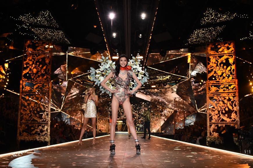 Wunderschön! Die Blüten-Flügel von Ming Xi haben es uns angetan.