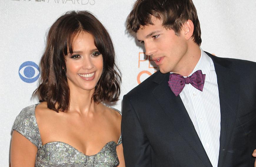 „Meine Kumpel haben mich dafür gehasst, dass ich mit Jessica Alba rummachen durfte“, flirtete Ashton nach dem Film „Valentinstag“.