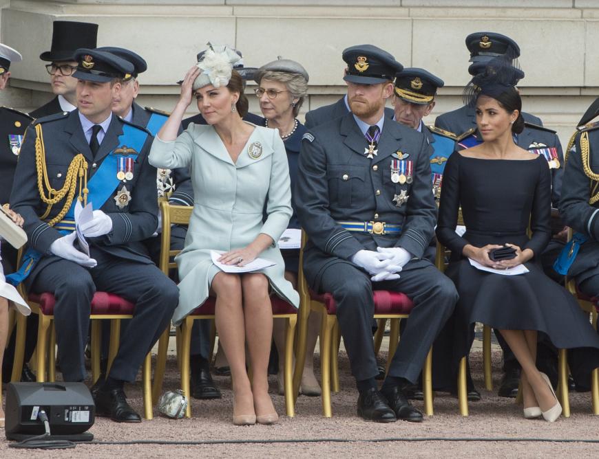 Prinz William (l.) und Prinz Harry haben mit ihren Ehefrauen Kate und Meghan das große Los gezogen. Damit kommen aber auch große Veränderungen auf die beiden Brüder zu.