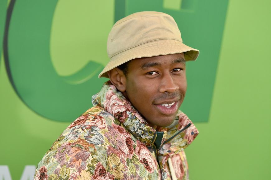 Tyler, the Creator macht immer wieder Anspielungen, was seine Sexualität angeht. „Ich habe vier Tage versucht, mich zu outen und niemanden hat es interessiert HAHAHAHA“, twitterte er 2015.